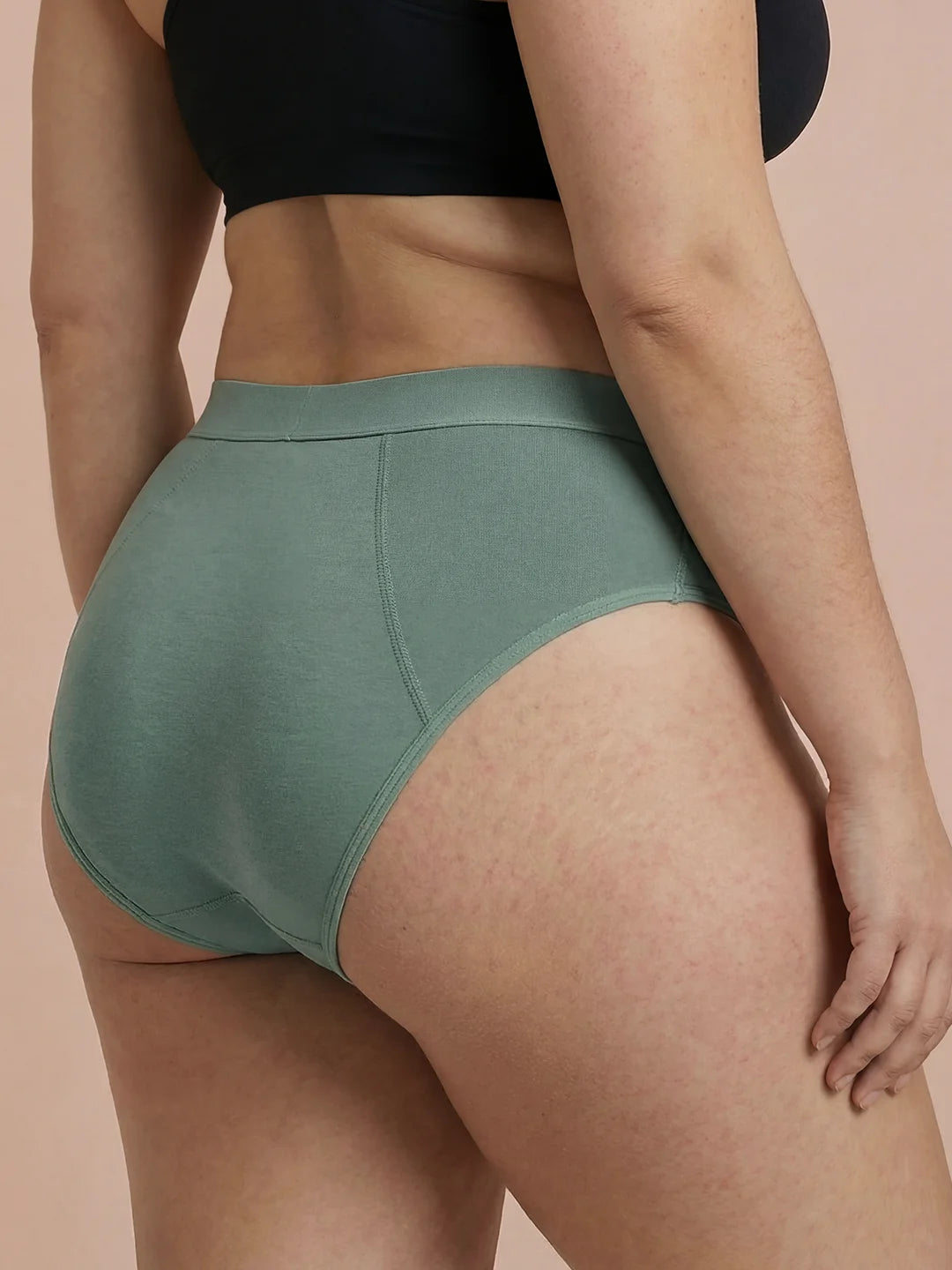 Menstruatie ondergoed groen, invisible hugger gedragen van achteren