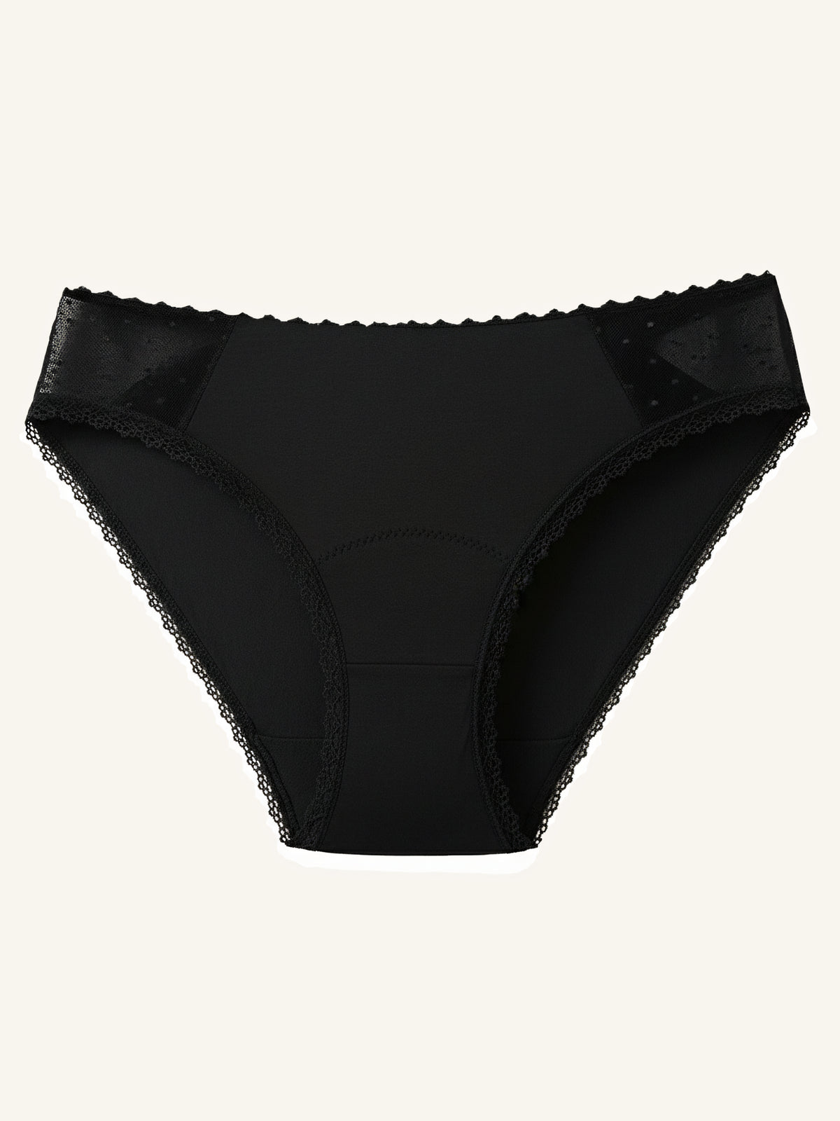Menstruatie ondergoed zwart, losse everyday brief in vooraanzicht tegen een lichte achtergrond