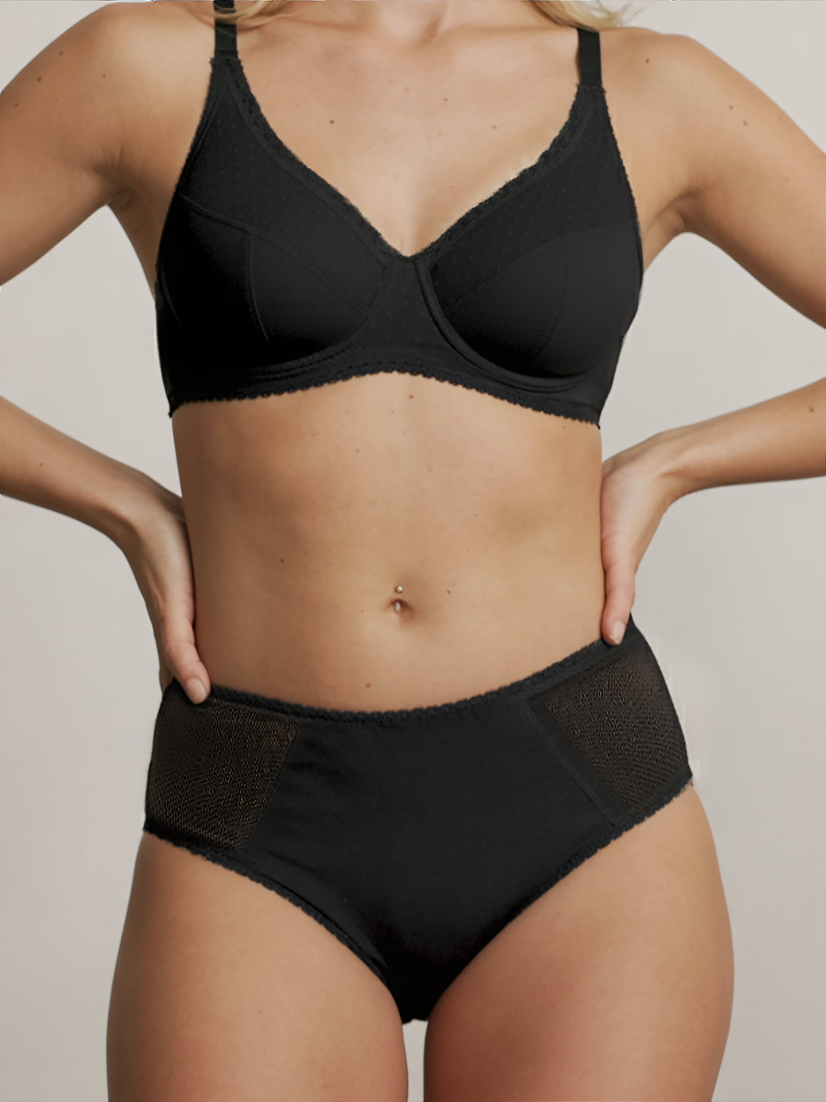 Menstruatie ondergoed, zwarte everyday brief gedragen van voren