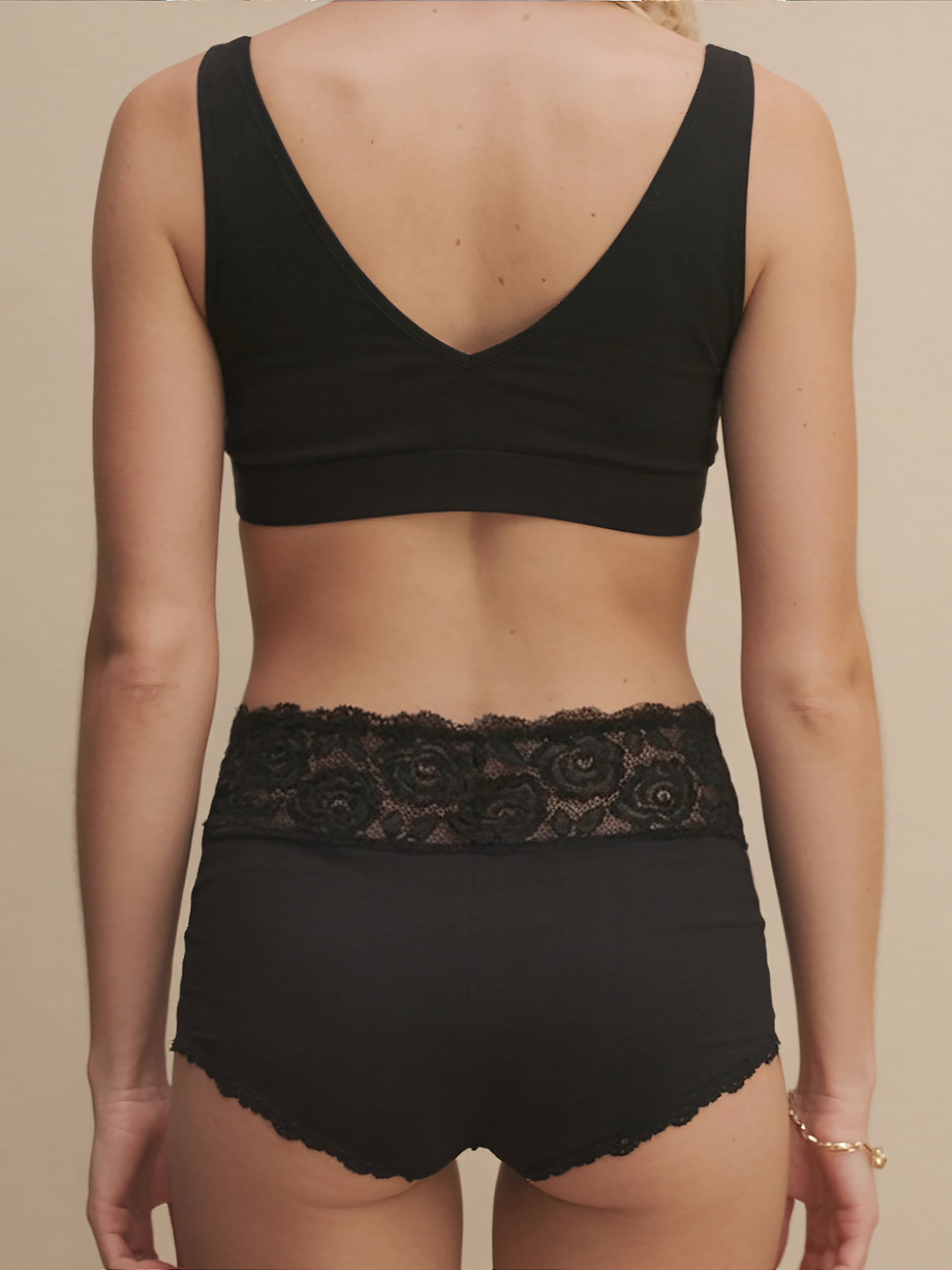 Menstruatie ondergoed, classic brief met kant gedragen van achteren