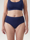 High Waist Brief blauw, detail van de naadloze, gebonden bovenrand
